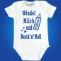 Preview: Babybody mit personalisiertem Namen auf Babyflasche