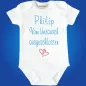 Preview: Babybody mit Wunschname und humorvollem Spruch