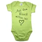 Preview: Baby‑Body mit Herzsymbol zur Geburt