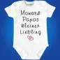Preview: Baby‑Body mit Spruch „Mamas kleiner Liebling“ und zwei Herzen