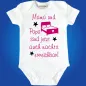 Preview: Bedruckter Baby‑Body mit lustigem Mama‑Papa‑Spruch