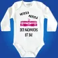 Preview: Baby‑Body mit Spruch „Hurra hurra der Nachwuchs ist da“ und Straßenbahn