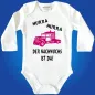 Preview: Babybody mit Truck‑Illustration und Nachwuchs Spruch