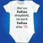 Preview: Baby‑Body mit Spruch „Nur wo [Name] draufsteht“