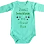 Preview: Baby‑Body mit Wunschname und Spruch „Gemeinschaftsprojekt von Mama & Papa“