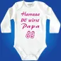 Preview: Baby‑Body „Hurraaa, du wirst Oma“ mit süßen Babyschuhen