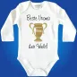 Preview: Baby‑Body mit Pokal und personalisierbarem Titel