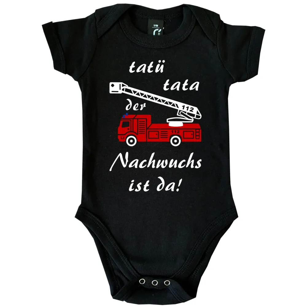 Preview: Baby‑Body mit Feuerwehrauto und Spruch „Tatü Tata – der Nachwuchs ist da“