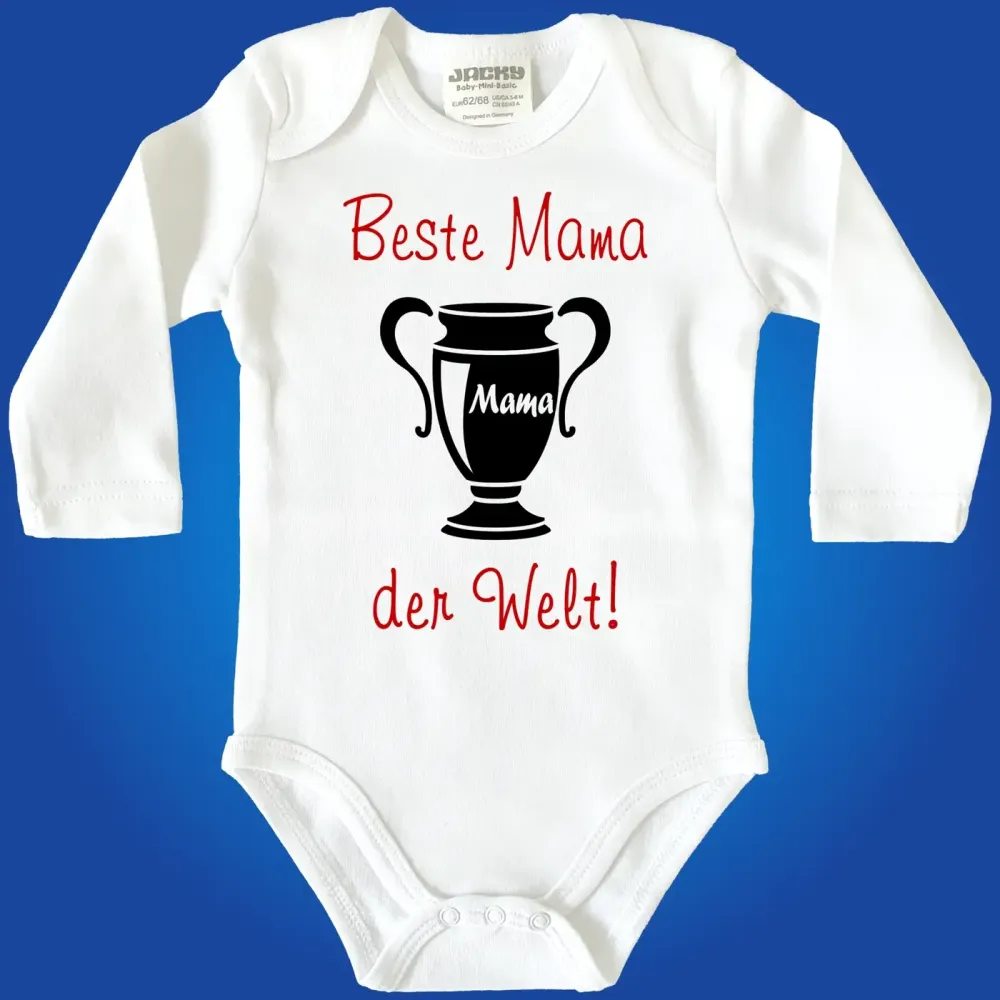 Baby‑Body mit Siegerpokal und Familien‑Spruch