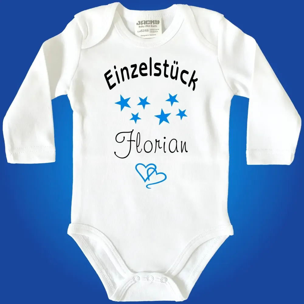 Baby-Body mit Herzen und Sternen personalisiert