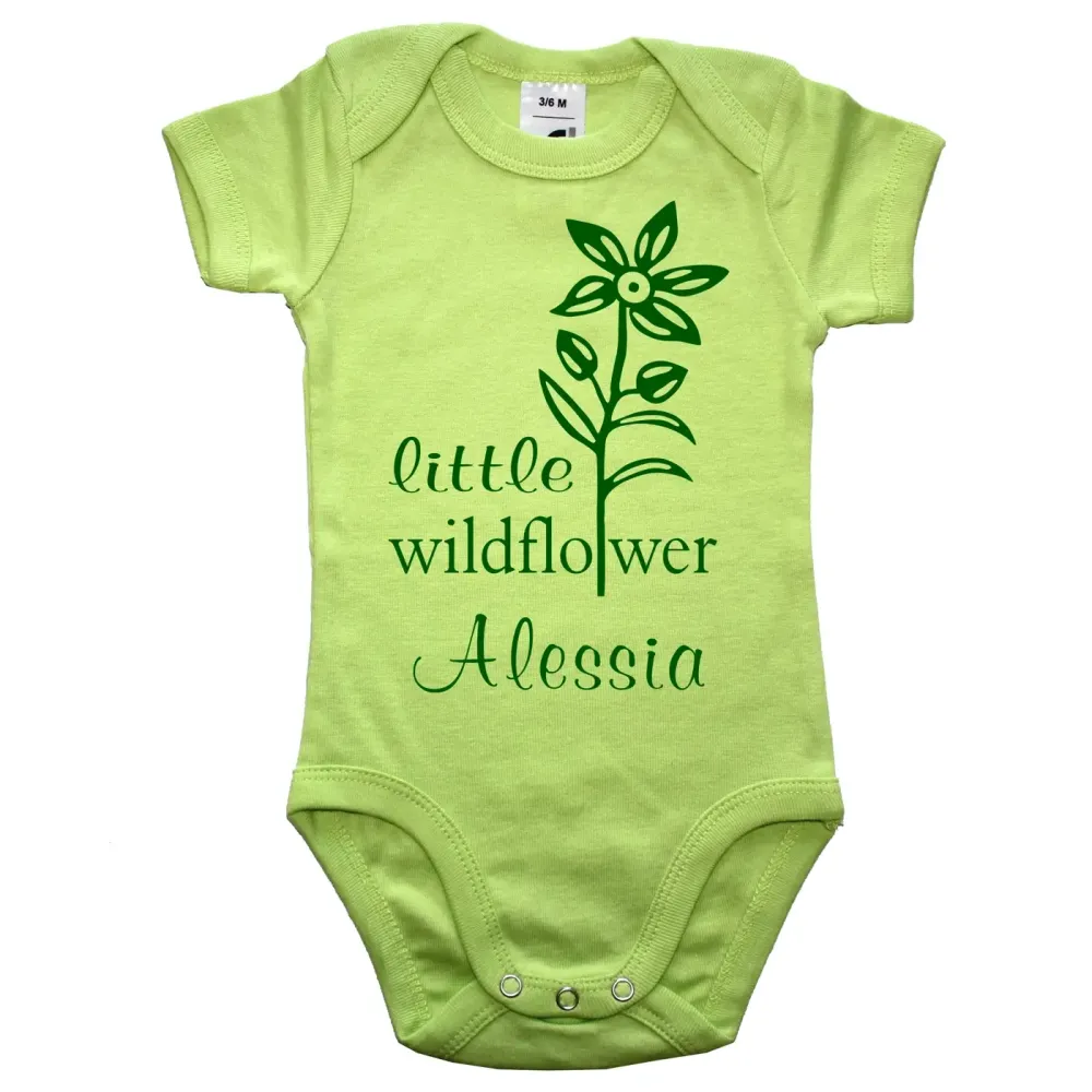Baby‑Body mit „wildflower“ und individuellem Namen