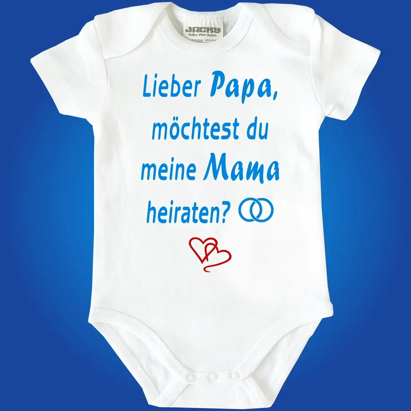 Baby‑Body mit Herzchen und Heiratsfrage