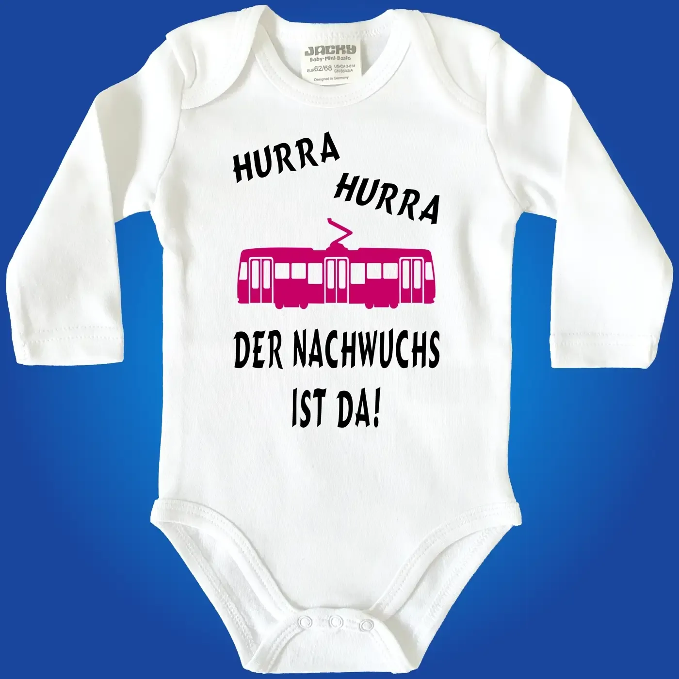 Baby‑Body mit Spruch „Hurra hurra der Nachwuchs ist da“ und Straßenbahn