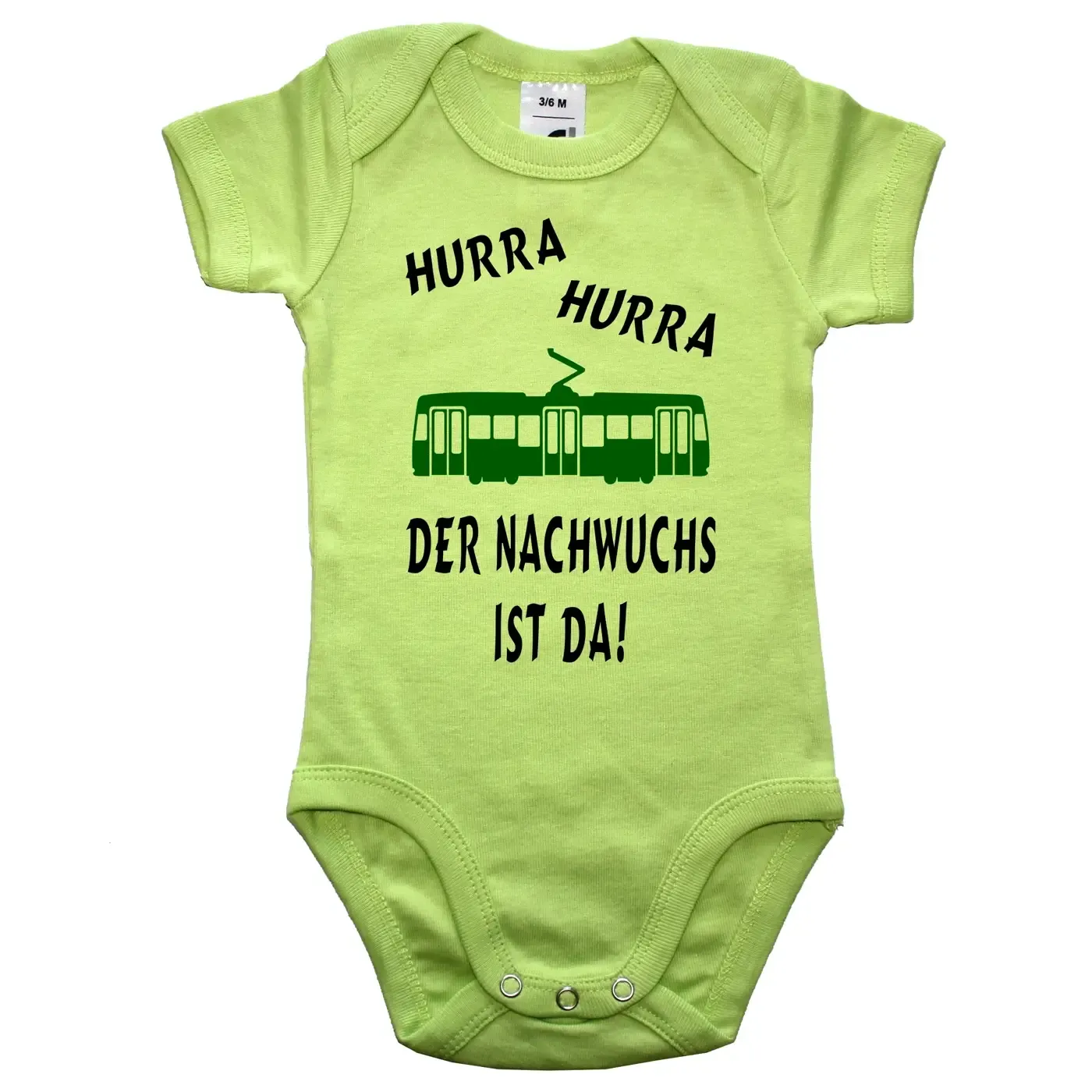 Baby‑Body mit Spruch „Hurra hurra der Nachwuchs ist da“ und Straßenbahn