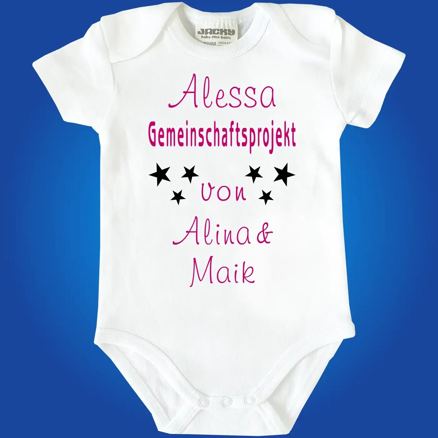 Baby‑Body mit Name des Kindes und Eltern‑Namen