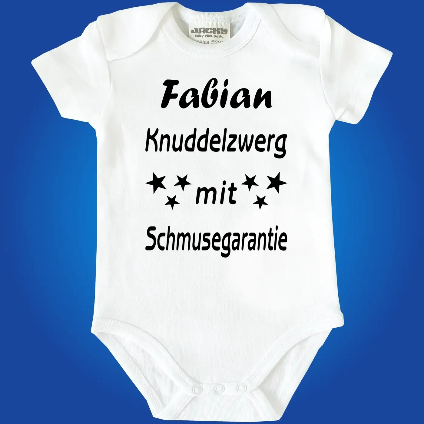 Baby‑Body personalisiert mit Name und Herz‑Motiv