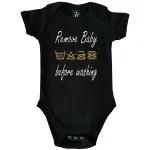 Lustiger Baby-Body mit Aufdruck „Remove Baby before washing“